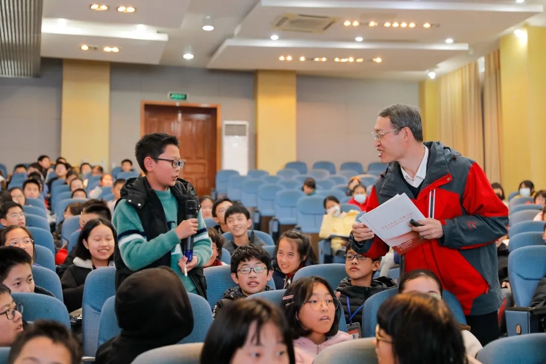 2021.12.21从0~1是创新——尹雪斌博士功能农业科普讲座进校园（5）.webp.jpg